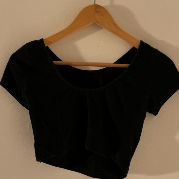 Brandy Melville Black Crop Top - Picture 4 of 5